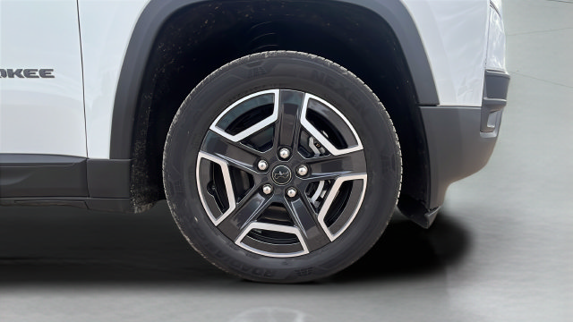Certified 2026 Jeep Cherokee Limited AWD/4WD image 28
