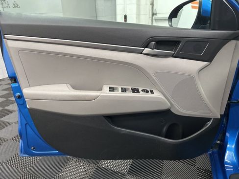 Used 2017 Hyundai Elantra SE FWD image 17