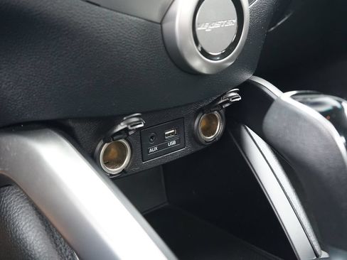 Used 2016 Hyundai Veloster FWD image 12