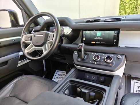 Used 2023 Land Rover Defender 90 SE AWD/4WD image 35