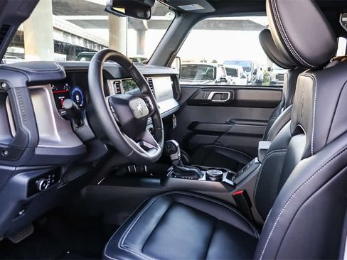 New 2025 Ford Bronco Outer Banks w/ Sasquatch Package image 18