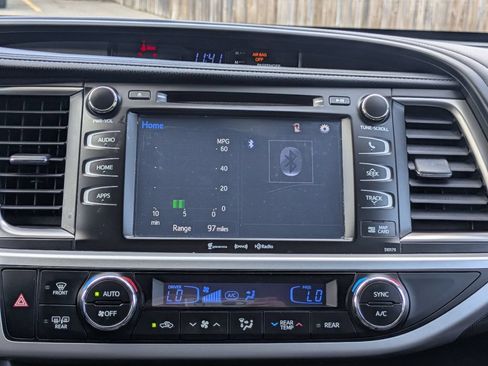 Used 2018 Toyota Highlander SE AWD/4WD image 18