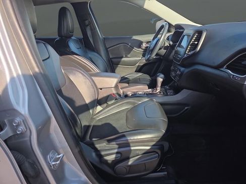 Used 2019 Jeep Cherokee Latitude Plus w/ Cold Weather Group image 32