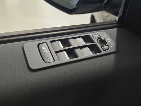 Certified 2025 Land Rover Discovery Sport S image 25