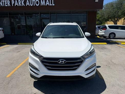 Used 2016 Hyundai Tucson SE w/ Option Group 02 FWD image 2
