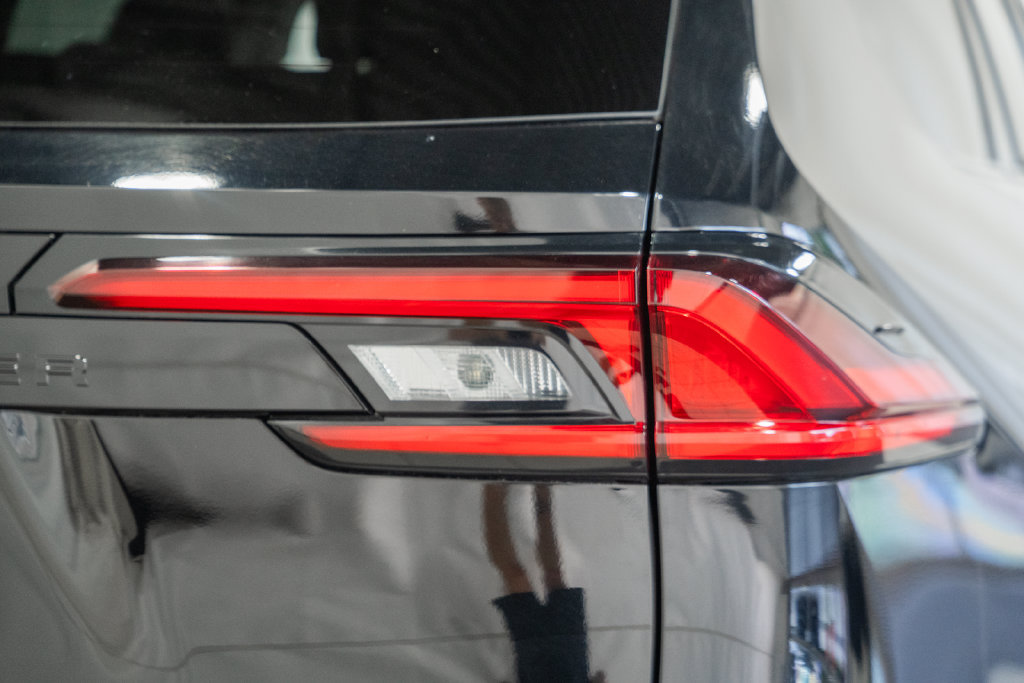 Used 2025 Toyota Grand Highlander AWD image 6