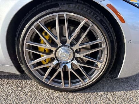 Used 2022 Mercedes-Benz SL 55 AMG 4MATIC w/ Driver Assistance Package image 31