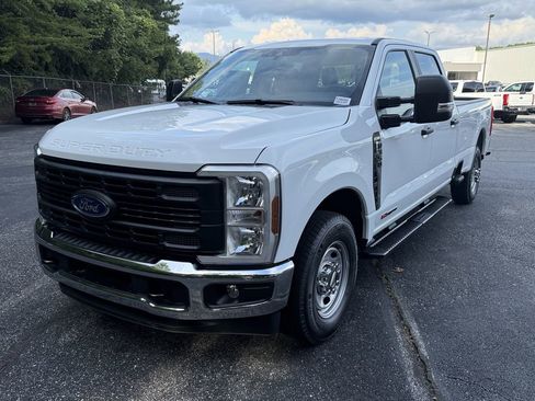 New 2026 Ford F350 XLT image 3