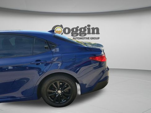 Used 2025 Toyota Camry LE FWD image 31