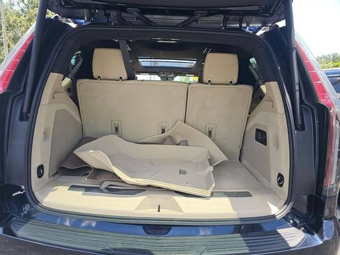 Used 2022 Cadillac Escalade Premium Luxury AWD/4WD image 7