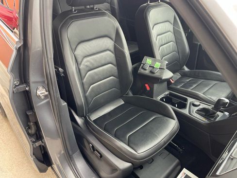 Used 2021 Volkswagen Tiguan SEL Premium R-Line image 41