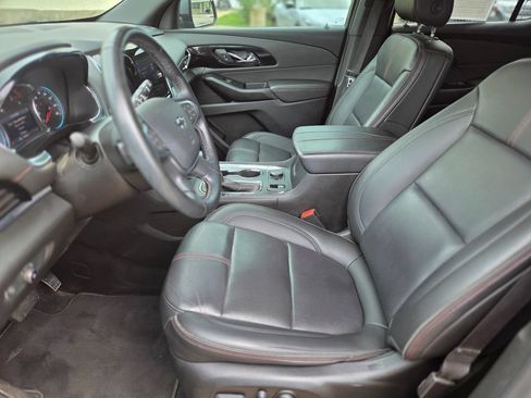 Used 2023 Chevrolet Traverse RS FWD image 18