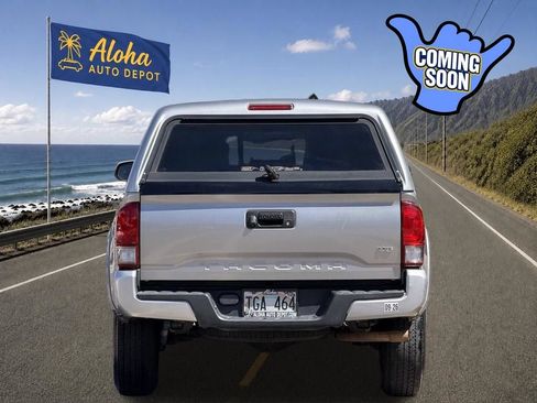 Used 2017 Toyota Tacoma TRD Sport RWD image 4