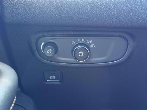 Used 2018 GMC Terrain SLE w/ Driver Convenience Package image 19