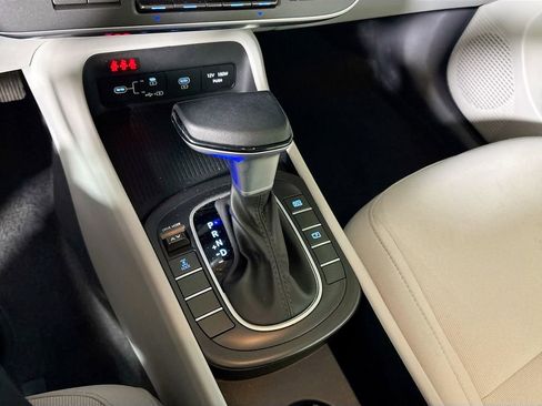 Used 2025 Hyundai Kona SEL image 17