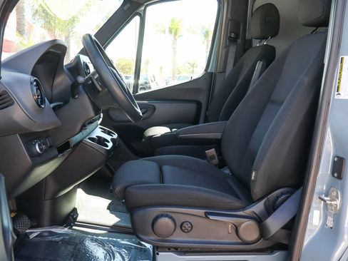 Used 2020 Mercedes-Benz Sprinter 1500 image 22