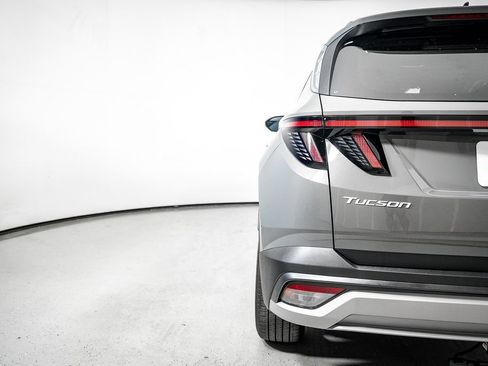 Certified 2025 Hyundai Tucson SEL FWD image 12