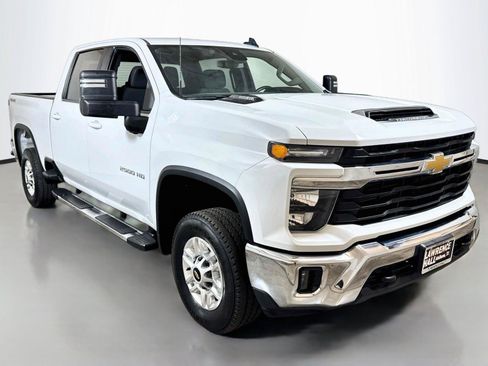 Used 2025 Chevrolet Silverado 2500 LT w/ Convenience Package AWD/4WD image 3