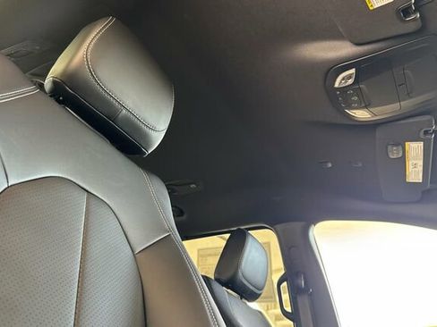 New 2026 Chrysler Pacifica Select image 15