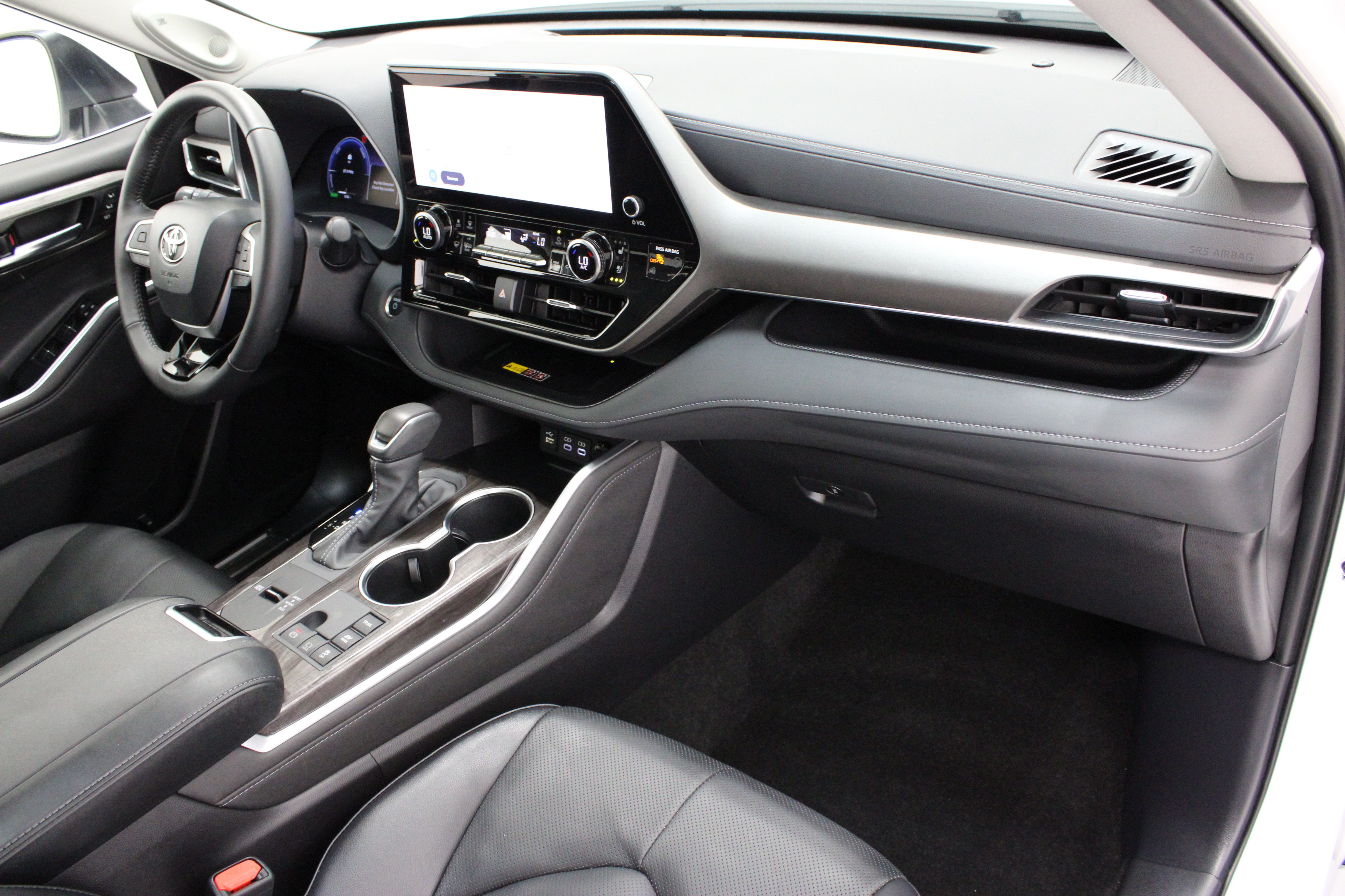 Used 2026 Toyota Highlander Limited AWD/4WD image 40