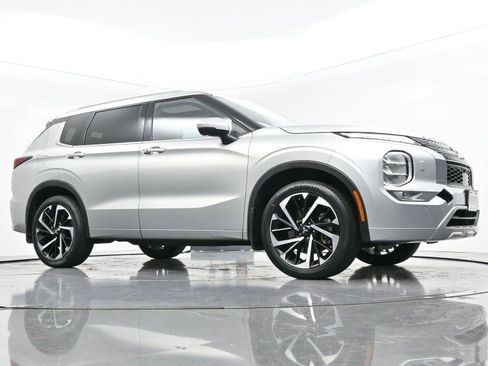 Used 2023 Mitsubishi Outlander SEL image 43
