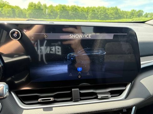 New 2026 Chevrolet Equinox LT w/ Convenience Package II FWD image 33