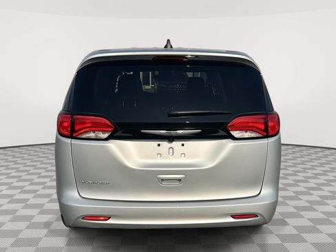 Used 2023 Chrysler Voyager LX FWD image 4