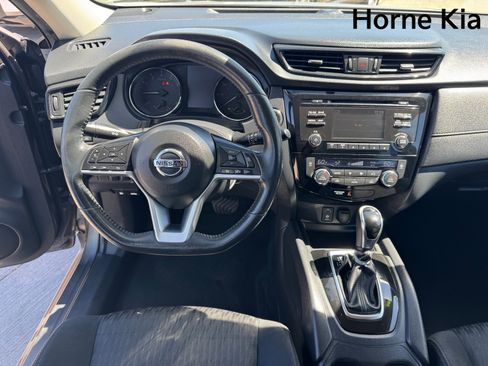 Used 2017 Nissan Rogue SV image 15