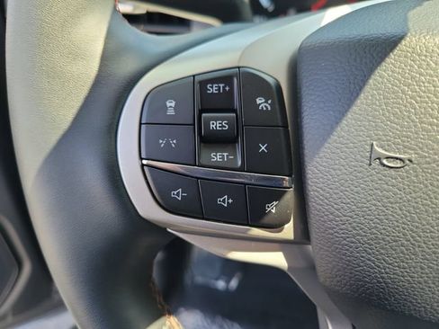 Used 2026 Ford Explorer Active w/ Active Comfort Package RWD image 5