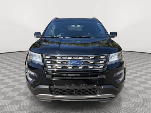 Used 2017 Ford Explorer XLT w/ Equipment Group 202A AWD/4WD image 2