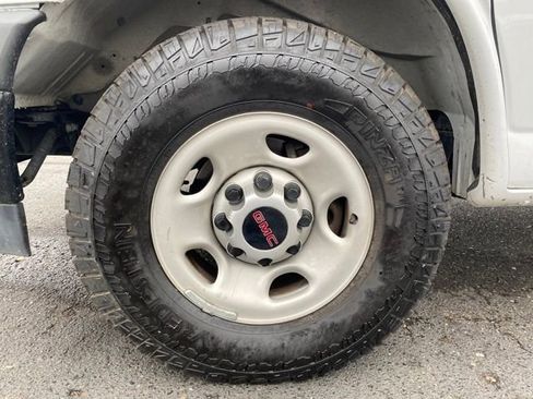 Certified 2024 GMC Savana 2500 Extended w/ Driver Convenience Package image 20