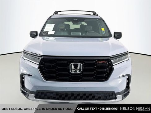 Used 2023 Honda Pilot TrailSport image 2