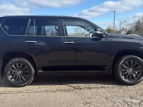 Used 2023 Lexus GX 460 Premium w/ Accessory Package AWD/4WD image 3