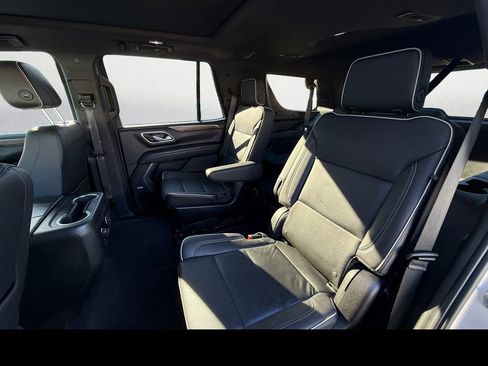 Used 2021 Chevrolet Tahoe Premier w/ Premium Package AWD/4WD image 11