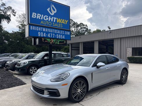 Used 2017 Porsche Panamera image 1