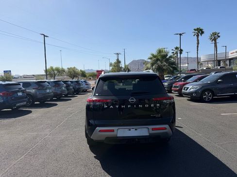 Used 2025 Nissan Pathfinder Platinum image 4