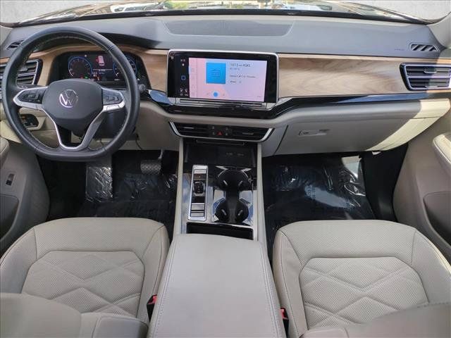 Used 2025 Volkswagen Atlas SE AWD/4WD image 16
