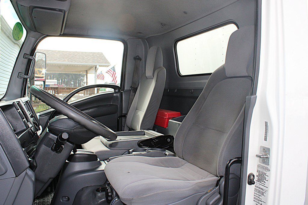Used 2019 Isuzu NPR RWD image 17