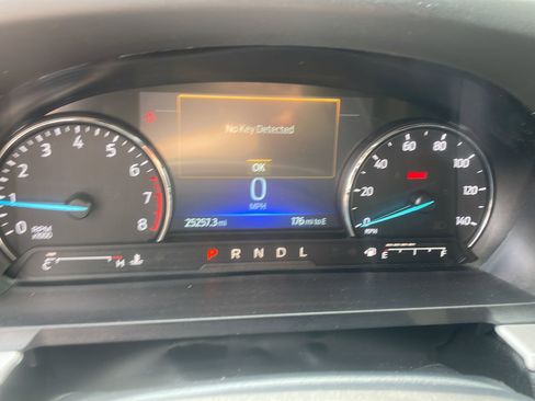 Used 2023 Ford Explorer XLT w/ Equipment Group 202A AWD/4WD image 17
