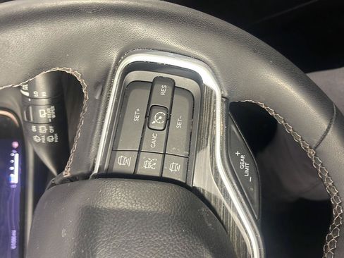 Used 2022 Jeep Wagoneer Series II AWD/4WD image 19