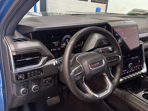 Used 2025 GMC Yukon Elevation w/ Elevation Premium Package AWD/4WD image 19