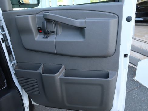 Used 2025 Chevrolet Express 3500 LS RWD image 40