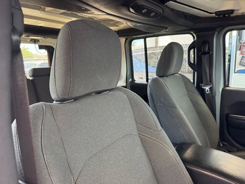 Used 2024 Jeep Wrangler Unlimited AWD/4WD image 18