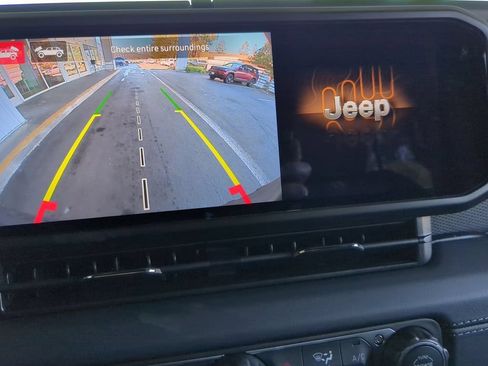 Used 2026 Jeep Wrangler Unlimited Rubicon AWD/4WD image 18
