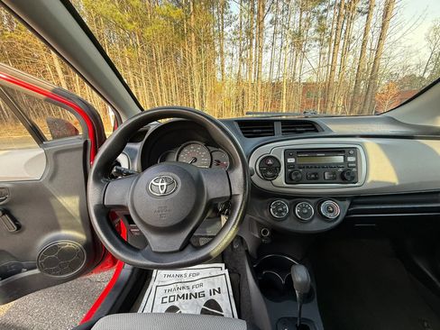 Used 2012 Toyota Yaris L FWD image 14