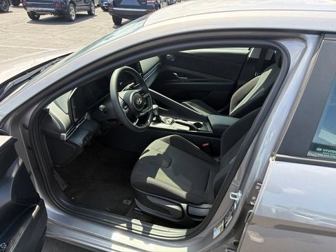 Used 2025 Hyundai Elantra SE w/ Cargo Package FWD image 10