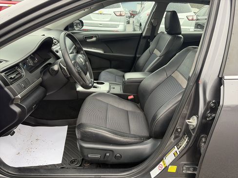 Used 2013 Toyota Camry L image 12