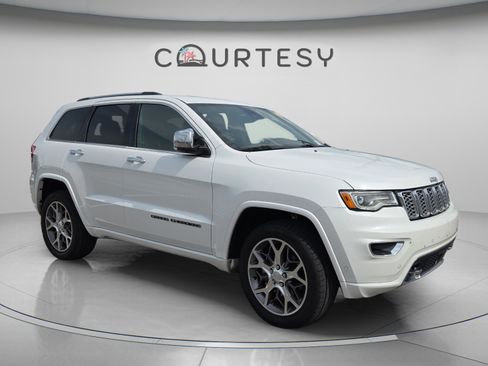 Used 2021 Jeep Grand Cherokee Overland w/ Trailer Tow Group IV RWD image 3
