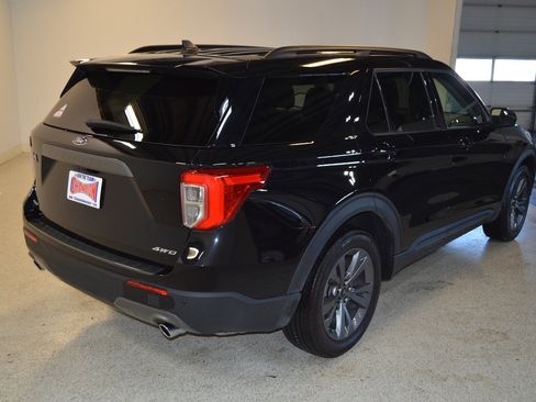 Used 2023 Ford Explorer XLT w/ Equipment Group 202A image 3