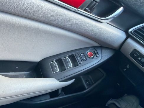 Used 2018 Honda Accord LX image 18
